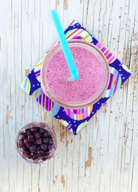 Wild Blueberry Chia Soy Smoothie (20 oz) - calories, carbs, nutrition