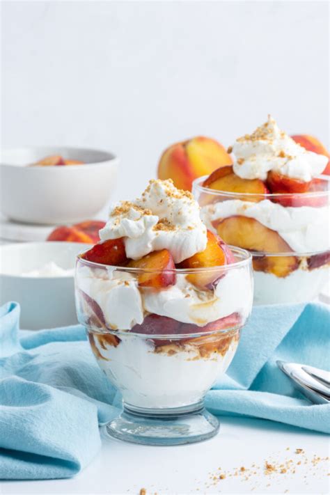 Yogurt Parfait 5 oz Peaches & Cream Vanilla Low Fat - calories, carbs, nutrition