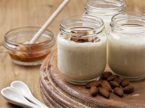 Yogurt with Almonds - calories, carbs, nutrition
